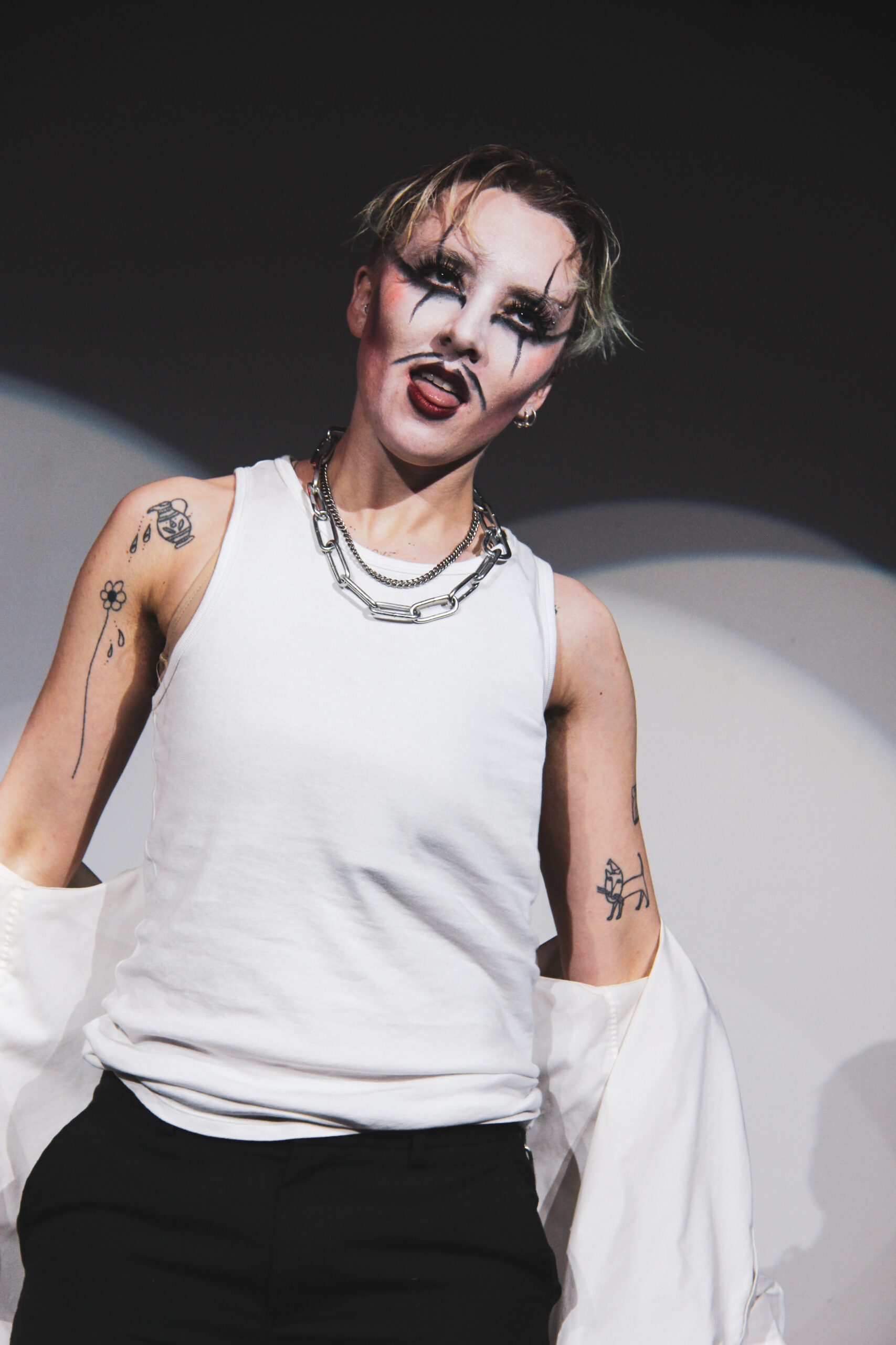 “Through the Lens: Robyn Dewhurst’s Journey to Capturing the Raw Beauty of Queer Identity”